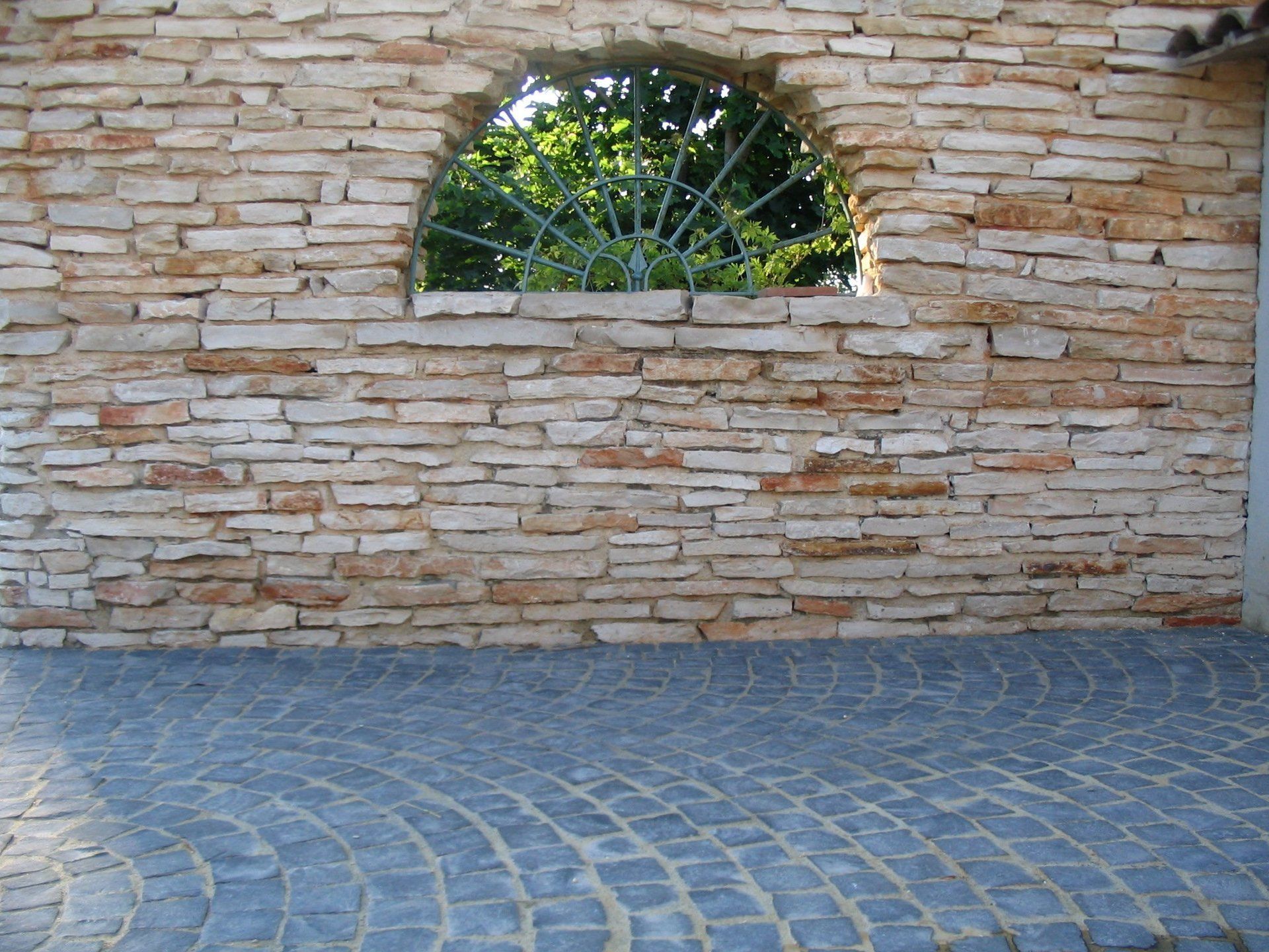 pietra-castelli-romani-marino-054-1920w.jpg 